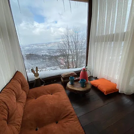 Jakuzili Hobbit House, Essiz Gol Manzarali Horská chata
