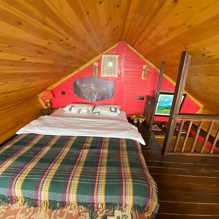 Jakuzili Hobbit House, Essiz Gol Manzarali