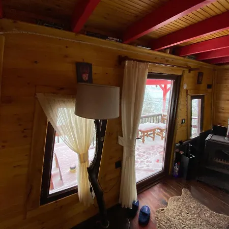Jakuzili Hobbit House, Essiz Gol Manzarali